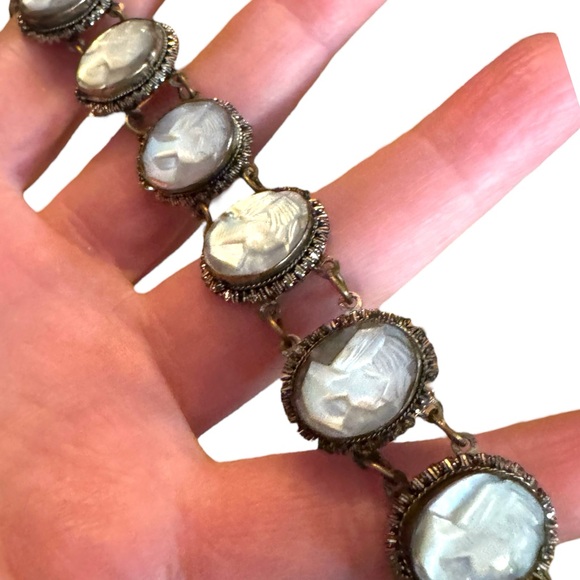 Elegant Antique carved MOP pearl multi Cameo Bracelet - Picture 2 of 8